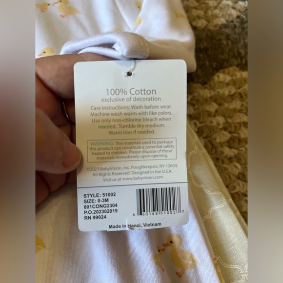 9-pc Minnie Mouse Disney outfit 2 LS Swaddles 2 pacifier, Changing Pad, Mirror - Picture 8 of 16